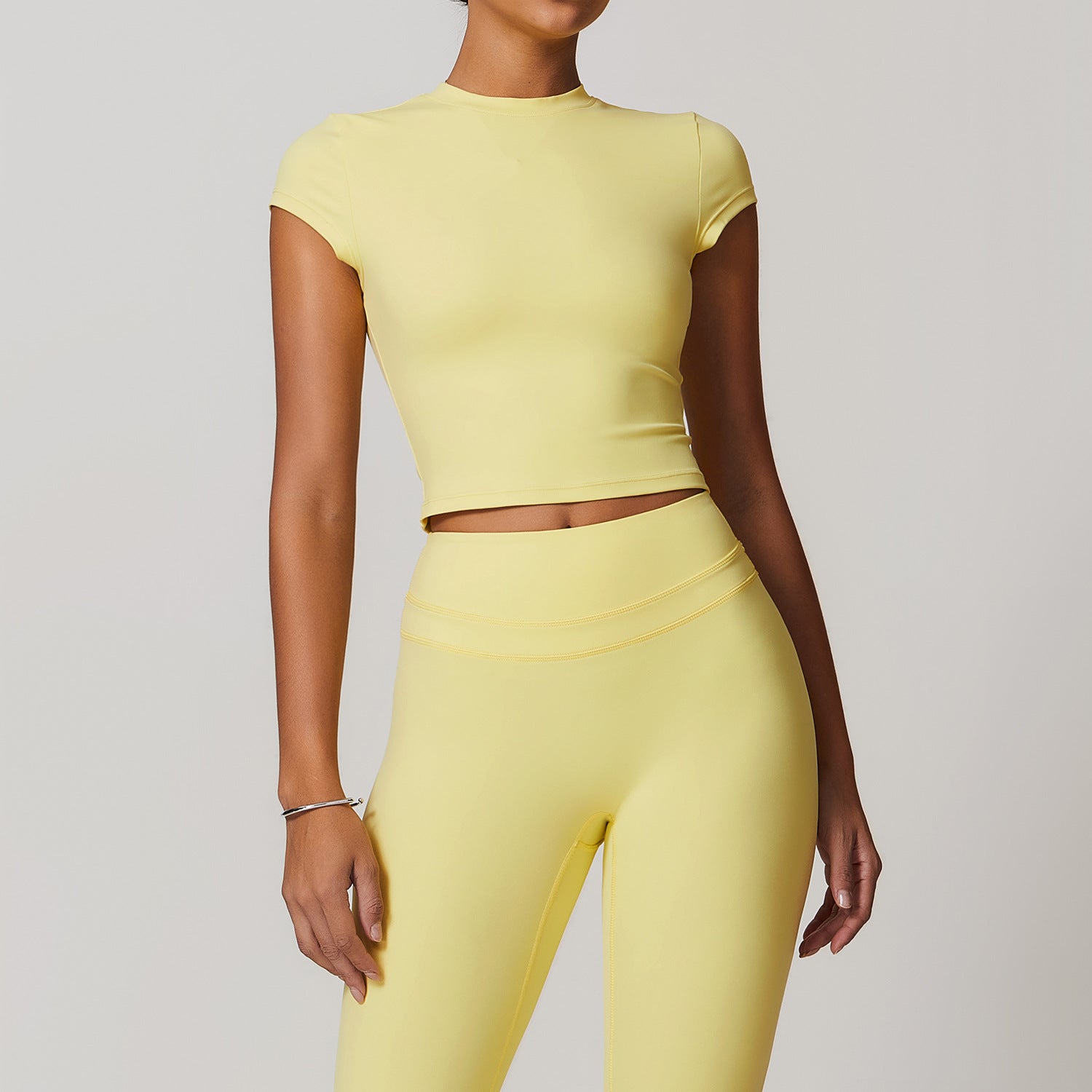 Ropa de yoga europea y americana para hacer ejercicio, camiseta de yoga de manga corta ajustada con espalda cepillada para mujer