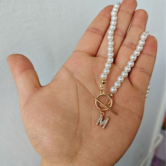 Collar con colgante de letras con incrustaciones, hebilla OT de cadena de perlas