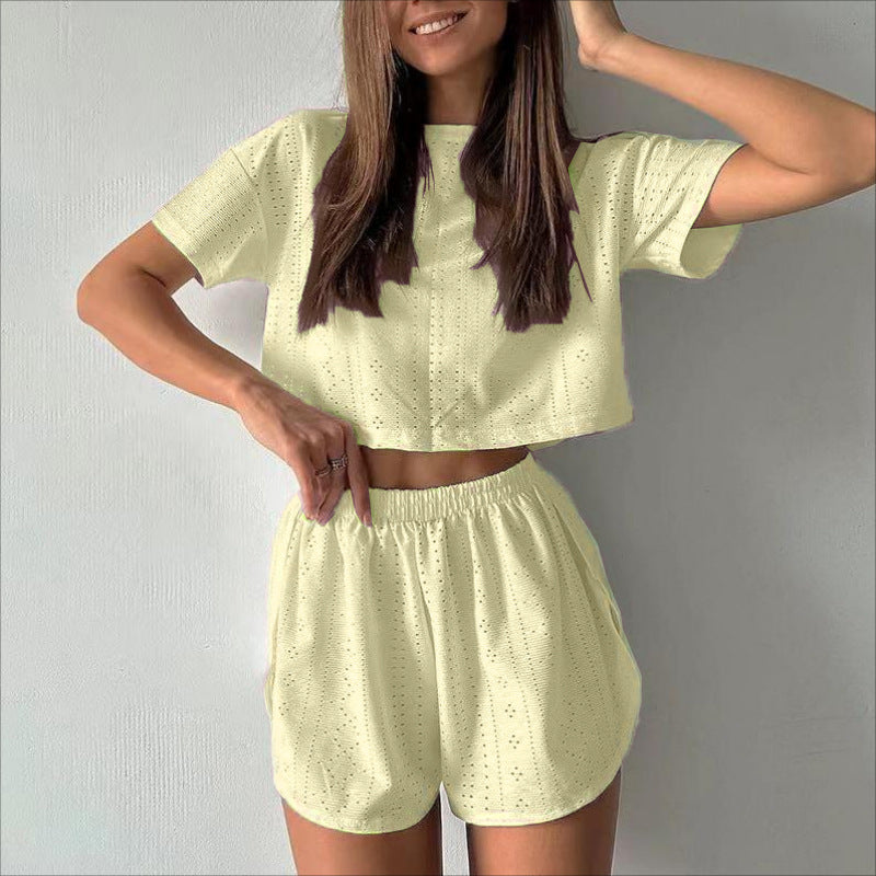 2 piezas de traje casual hueco con top corto de manga corta y pantalones cortos con aberturas elásticos, ropa deportiva de moda de verano para mujer